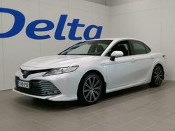 Valkoinen Käytetty 2019 Toyota Camry Style Sedan | 25 970 € (Hieman kallis)