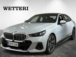 Harmaa Käytetty 2025 BMW i5 M Sport Sedan | 73 900 €