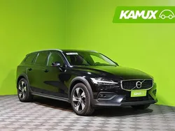 Musta Käytetty 2022 Volvo V60 CC Comfort Farmari | 29 480 € (Supertarjous)
