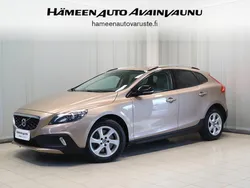 Ruskea Käytetty 2016 Volvo V40 CC Momentum Farmari | 22 900 €