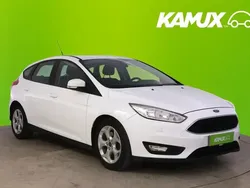 Valkoinen Käytetty 2015 Ford Focus Trend Sedan | 9 400 € (Supertarjous)