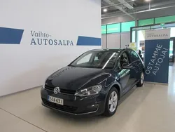 Sininen Käytetty 2015 VW Golf VII Comfortline Viistoperä | 9 900 € (Hyvä tarjous)