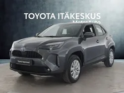 Harmaa Käytetty 2024 Toyota Yaris Cross Active Katumaasturi | 28 490 € (Perustarjous)