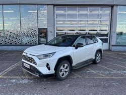 Valkoinen Käytetty 2019 Toyota RAV4 Hybrid Style Katumaasturi | 37 900 € (Perustarjous)