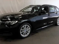 Musta Käytetty 2022 BMW 330e Farmari | 30 900 € (Hyvä tarjous)