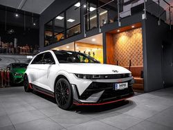 Valkoinen Käytetty 2024 Hyundai Ioniq Viistoperä | 56 790 €