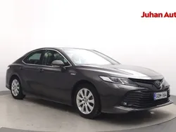 Ruskea (beige) Käytetty 2020 Toyota Camry Active Sedan | 28 900 € (Perustarjous)