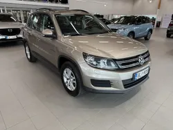 Ruskea Käytetty 2014 VW Tiguan Trendline Katumaasturi | 12 900 € (Perustarjous)