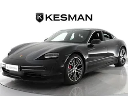 Käytetty 2022 Porsche Taycan 4S Sedan | 126 500 €