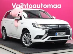 Valkoinen Käytetty 2018 Mitsubishi Outlander P-HEV Farmari | 17 900 € (Perustarjous)