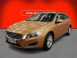 Ruskea Käytetty 2013 Volvo V60 Summum Farmari | 9 980 € (Perustarjous)