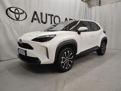 Valkoinen Käytetty 2021 Toyota Yaris Sedan | 29 900 €