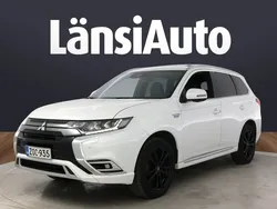 Valkoinen Käytetty 2020 Mitsubishi Outlander P-HEV Instyle Katumaasturi | 21 690 € (Perustarjous)