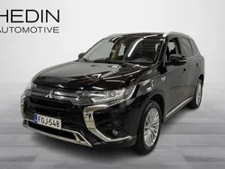 Musta Käytetty 2020 Mitsubishi Outlander P-HEV Active Katumaasturi | 21 900 € (Perustarjous)