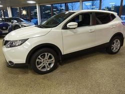 Valkoinen Käytetty 2017 Nissan Qashqai N-Connecta Katumaasturi | 12 990 € (Hyvä tarjous)