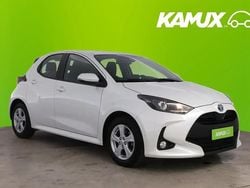 Valkoinen Käytetty 2023 Toyota Yaris Hybrid Business Edition Sedan | 20 350 € (Hyvä tarjous)