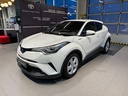 Valkoinen Käytetty 2018 Toyota C-HR Premium Katumaasturi | 18 200 € (Perustarjous)