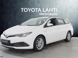 Valkoinen Käytetty 2017 Toyota Auris Touring Sports Edition Farmari | 16 380 € (Perustarjous)