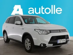 Käytetty 2015 Mitsubishi Outlander P-HEV Edition Farmari | 11 990 € (Hyvä tarjous)