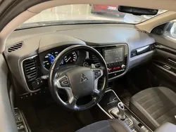 Käytetty 2020 Mitsubishi Outlander P-HEV Katumaasturi | 19 890 € (Hyvä tarjous)