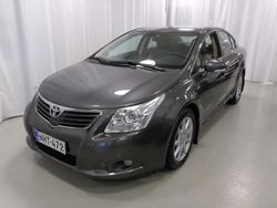 Harmaa Käytetty 2010 Toyota Avensis Luxury Sedan | 8 950 € (Perustarjous)