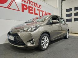 Harmaa Käytetty 2018 Toyota Yaris Hybrid Active Viistoperä | 14 850 € (Perustarjous)