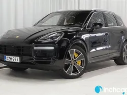 Käytetty 2022 Porsche Cayenne Turbo S Katumaasturi | 127 890 €