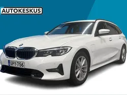 Valkoinen Käytetty 2021 BMW 330e Farmari | 22 790 € (Supertarjous)
