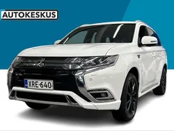 Valkoinen Käytetty 2021 Mitsubishi Outlander P-HEV Instyle Katumaasturi | 23 900 € (Perustarjous)