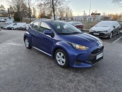 Sininen Käytetty 2022 Toyota Yaris Hybrid Active Viistoperä | 9 900 €