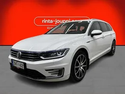 Valkoinen Käytetty 2017 VW Passat GTE Farmari | 13 390 € (Perustarjous)