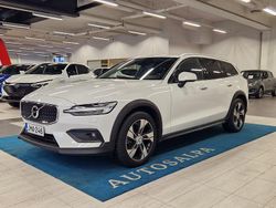 Käytetty 2021 Volvo V60 CC Farmari | 21 900 € (Perustarjous)