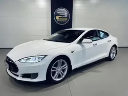 Valkoinen Käytetty 2015 Tesla Model S Sedan | 19 900 € (Kallis)