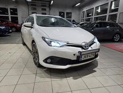 Valkoinen valkoinen Käytetty 2017 Toyota Auris Touring Sports Active Farmari | 13 490 € (Perustarjous)