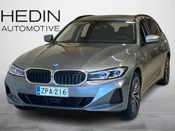 Harmaa Uusi 2025 BMW 330e Comfort Edition Farmari | 59 520 €
