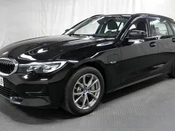 Musta Käytetty 2022 BMW 330e Sport Line Farmari | 31 900 € (Hyvä tarjous)