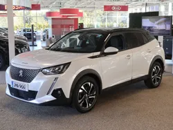 Valkoinen Käytetty 2021 Peugeot e-2008 Allure Katumaasturi | 17 990 € (Perustarjous)