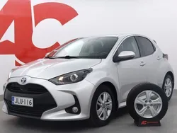 Ultra silver/1f7 Käytetty 2020 Toyota Yaris Active Viistoperä | 18 590 € (Perustarjous)