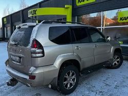 Keltainen / beige Käytetty 2004 Toyota Land Cruiser Sedan | 13 900 € (Perustarjous)