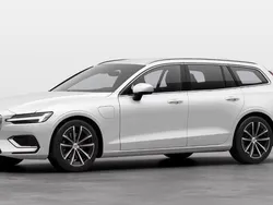 Valkoinen Uusi 2025 Volvo V60 Farmari | 56 486 €