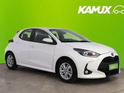 Valkoinen Käytetty 2024 Toyota Yaris Hybrid Active Sedan | 20 280 € (Hyvä tarjous)