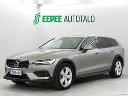 Harmaa Käytetty 2019 Volvo V60 CC Farmari | 37 950 € (Perustarjous)