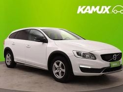 Valkoinen Käytetty 2015 Volvo V60 CC Momentum Farmari | 13 990 € (Perustarjous)