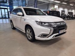 Valkoinen Käytetty 2019 Mitsubishi Outlander P-HEV Instyle Katumaasturi | 19 880 € (Perustarjous)