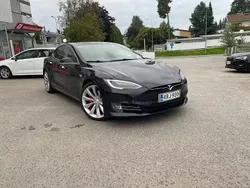 Punainen Käytetty 2017 Tesla Model S Sedan | 23 490 €