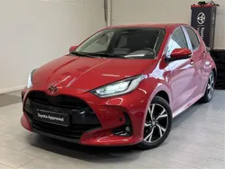 Punainen Käytetty 2024 Toyota Yaris Hybrid Style Viistoperä | 26 960 € (Kallis)