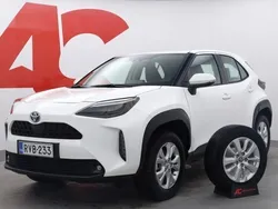 040 valkoinen Käytetty 2023 Toyota Yaris Cross Active Katumaasturi | 26 990 € (Perustarjous)