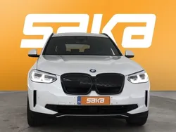 Valkoinen Käytetty 2021 BMW iX3 Comfort Edition Katumaasturi | 37 390 € (Perustarjous)