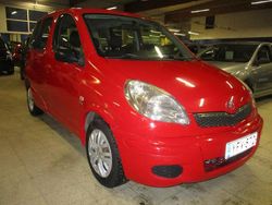 Punainen Käytetty 2005 Toyota Yaris Verso Tila-auto | 5 980 €