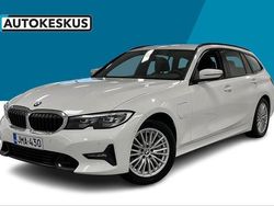 Valkoinen Käytetty 2022 BMW 330e Sport Line Farmari | 24 390 € (Perustarjous)